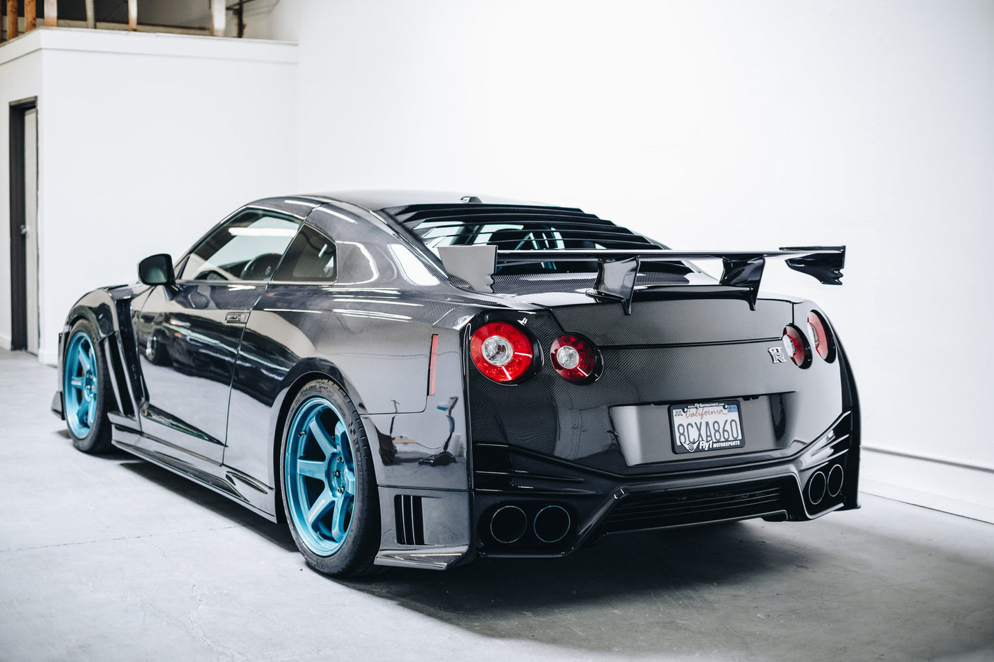Fly 1 Motorsports RS35 Vented Fenders - 2009 - 2019 Nissan GT-R (R35)